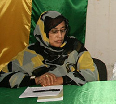 الباحثة حواء بنت ميلود مؤلفة كتاب الصوت النسائي في الأدب الموريتاني المعاصر 